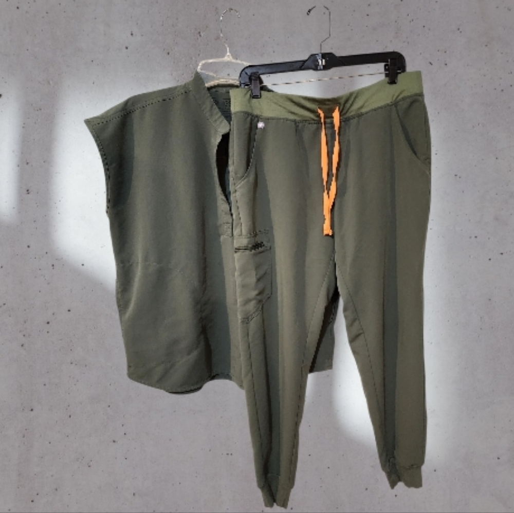 Figs Rafaela Scrub Too And Gamora Jogger Pants with Orange Drawstring Set Large